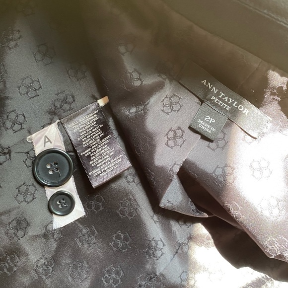 Ann Taylor petite black blazer - Picture 4 of 4